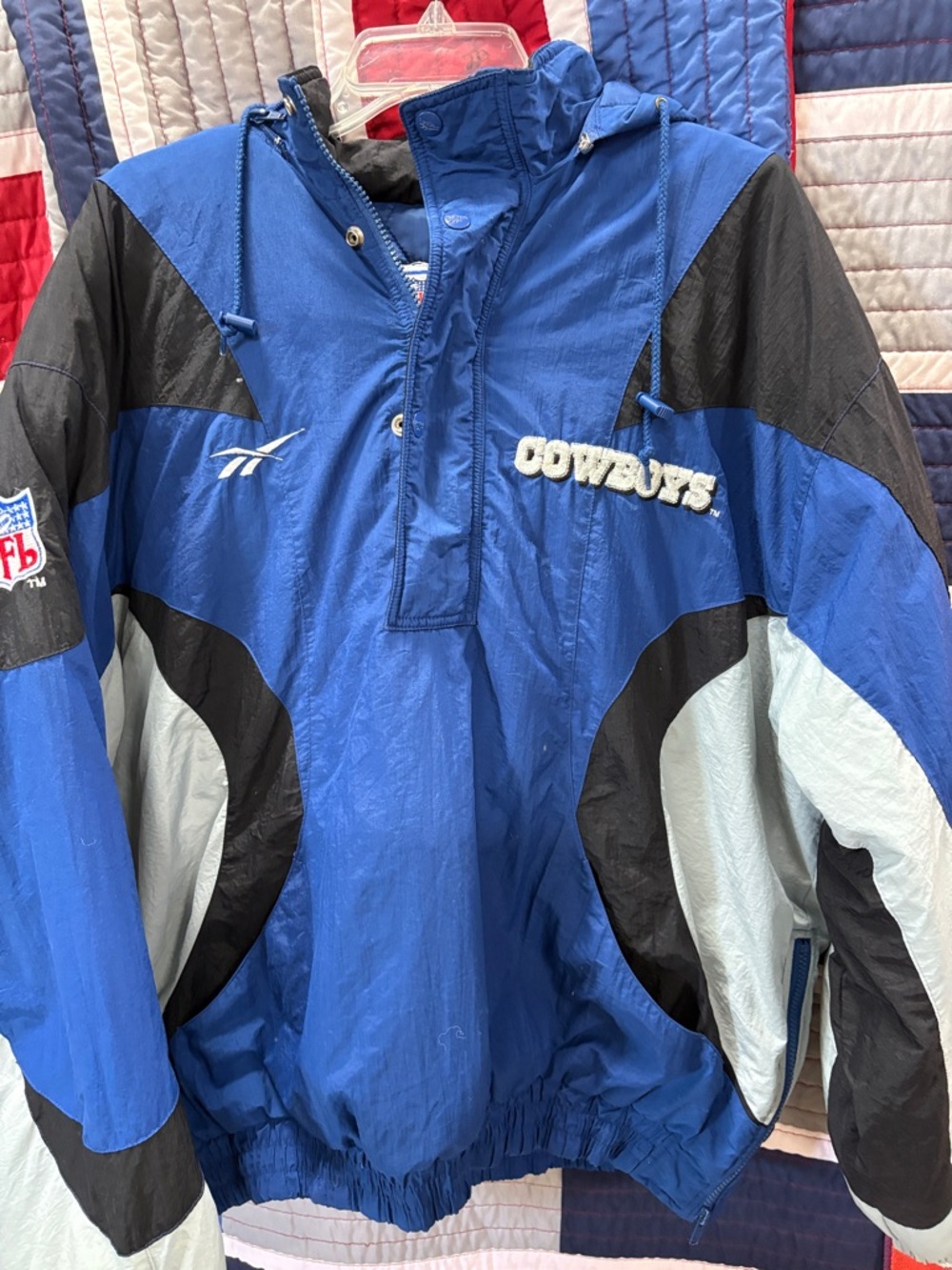 Reebok Blue and Black Dallas Cowboys Hooded Puffer Jacket - Picture 3 of 7
